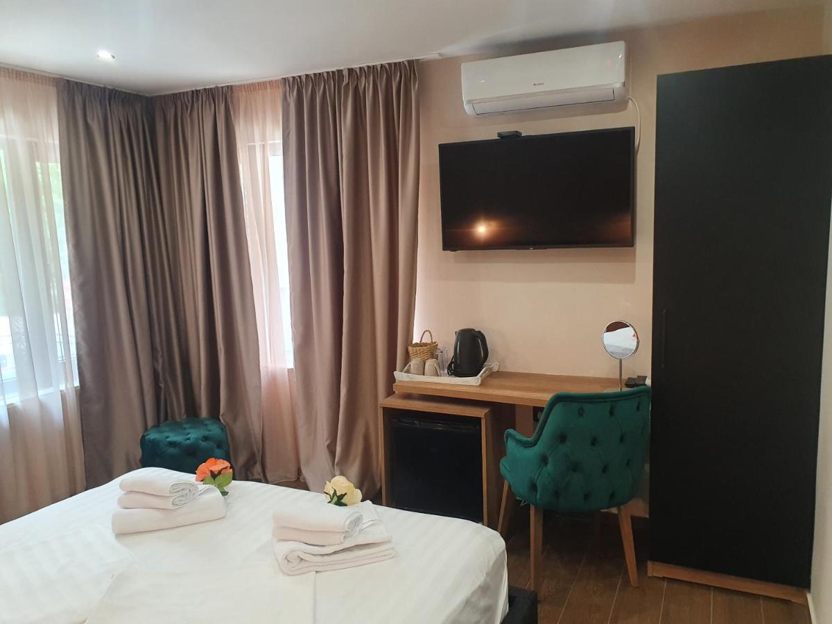 Kamelia Guest Rooms Kazanluk Bagian luar foto