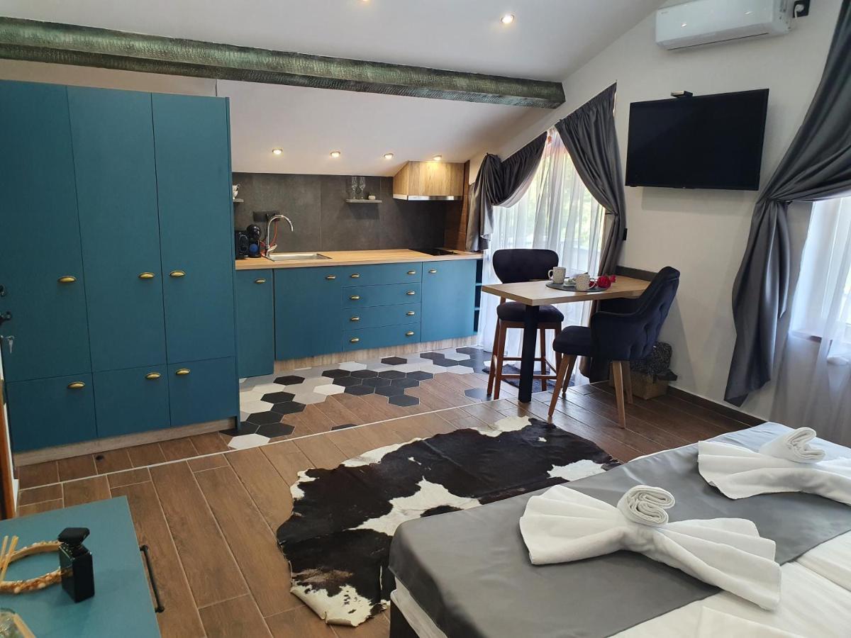 Kamelia Guest Rooms Kazanluk Bagian luar foto