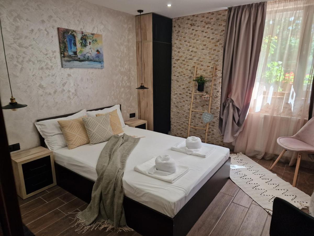 Kamelia Guest Rooms Kazanluk Bagian luar foto