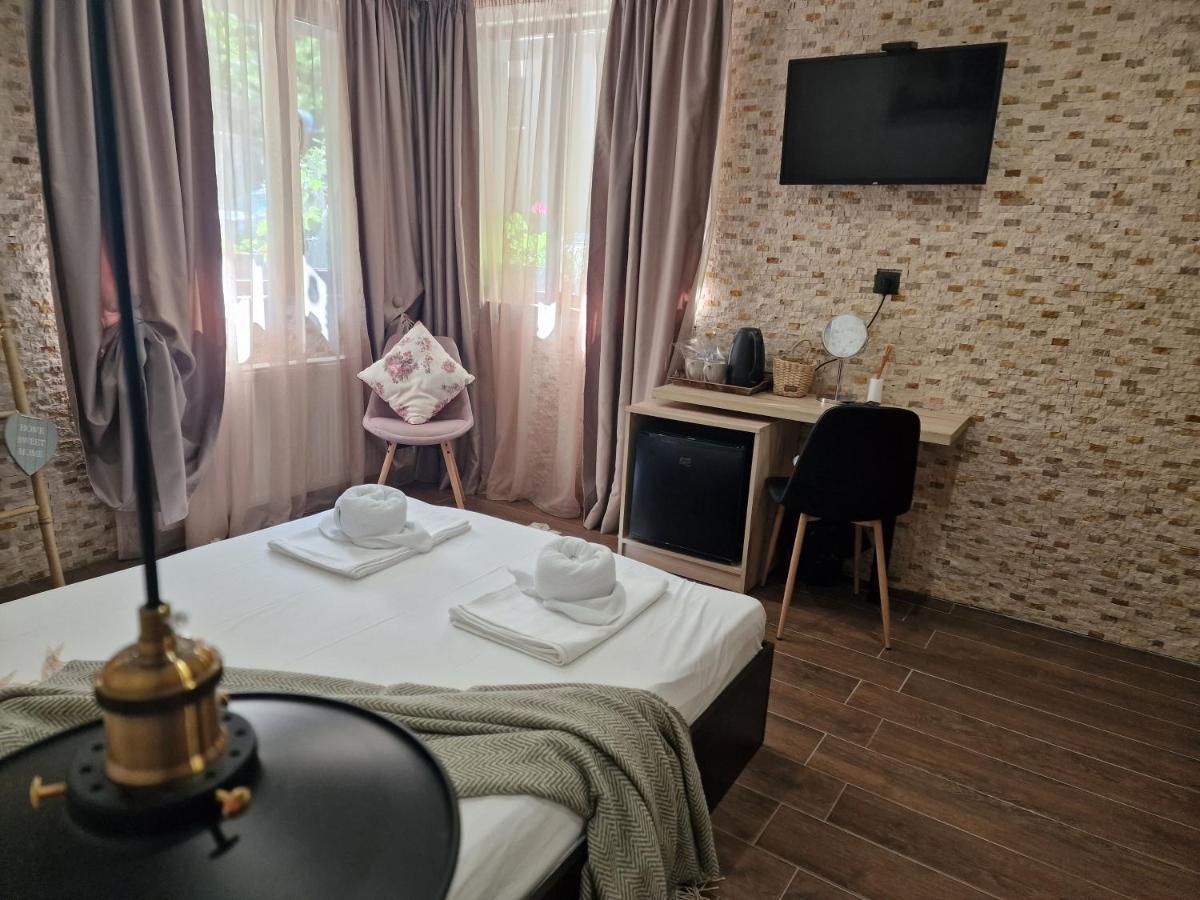 Kamelia Guest Rooms Kazanluk Bagian luar foto